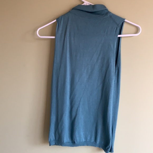 Beautiful sleeveless The Limited top - Picture 4 of 4